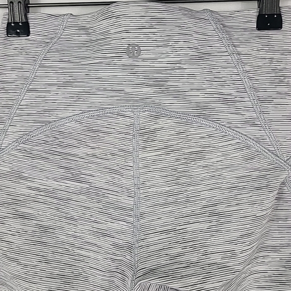 Lululemon Women's Train Times Crop 17" Cropped Leggings  Grey White Stripes Sz 4 - Picture 6 of 7